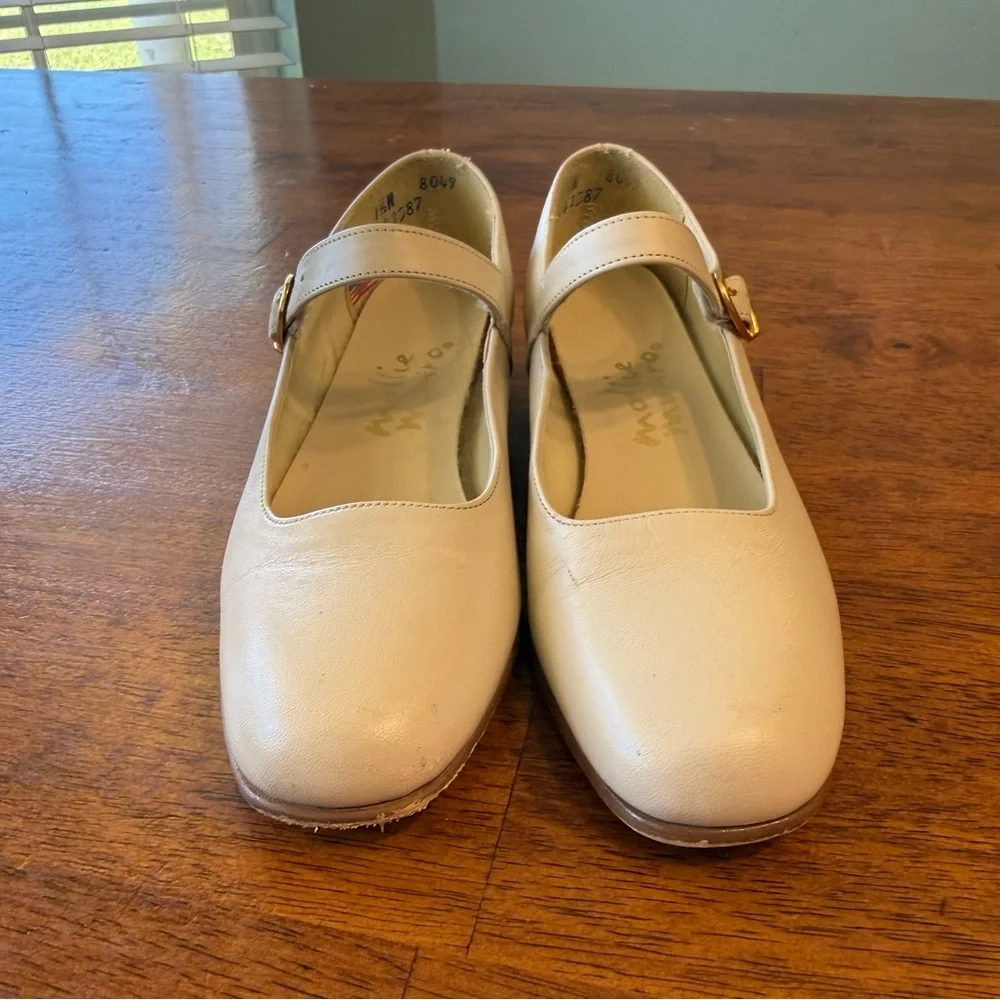 Vintage 90s Mollie Munro Cream Mary Jane Low Heel Shoes Gold Buckle size 1.5
